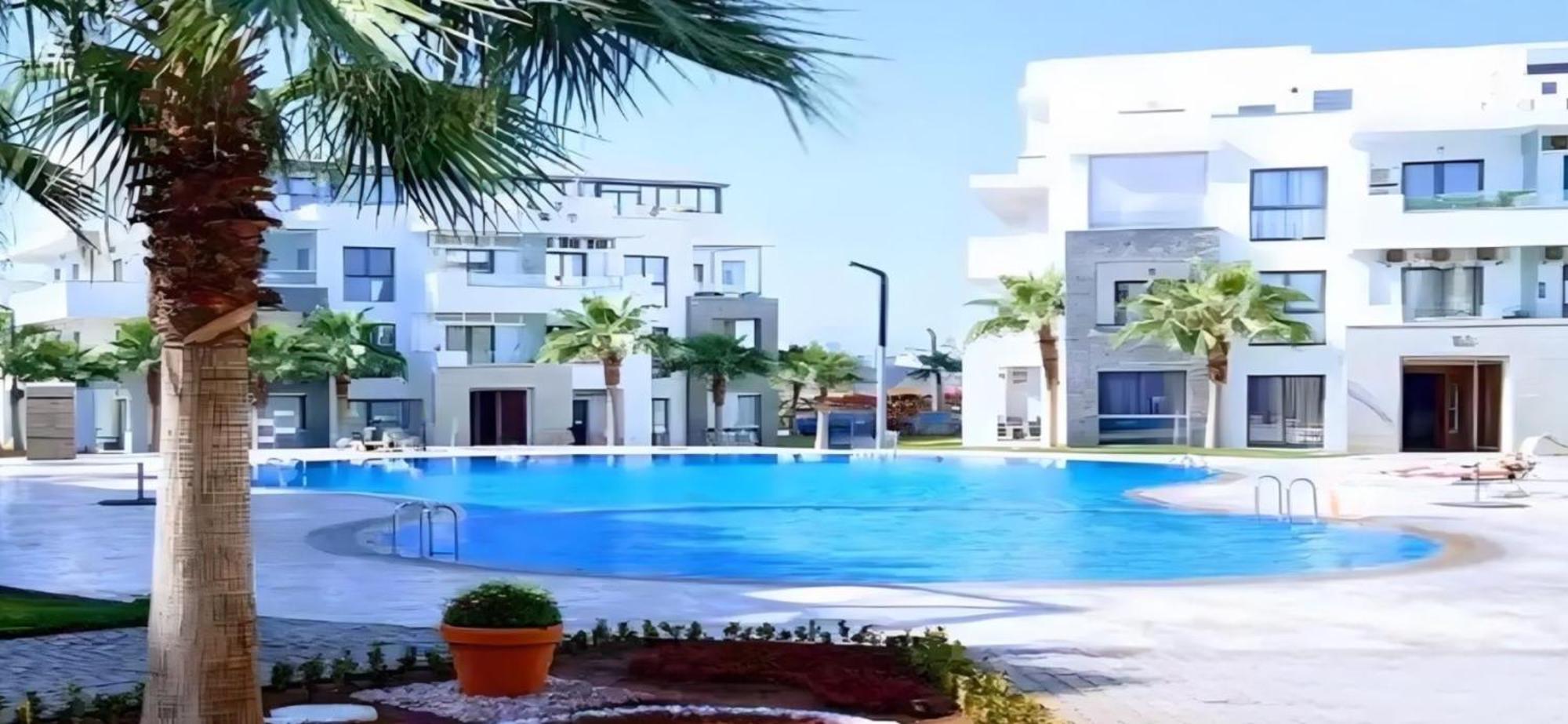 2 Bedrooms With Huge Terrace Access To The Pool