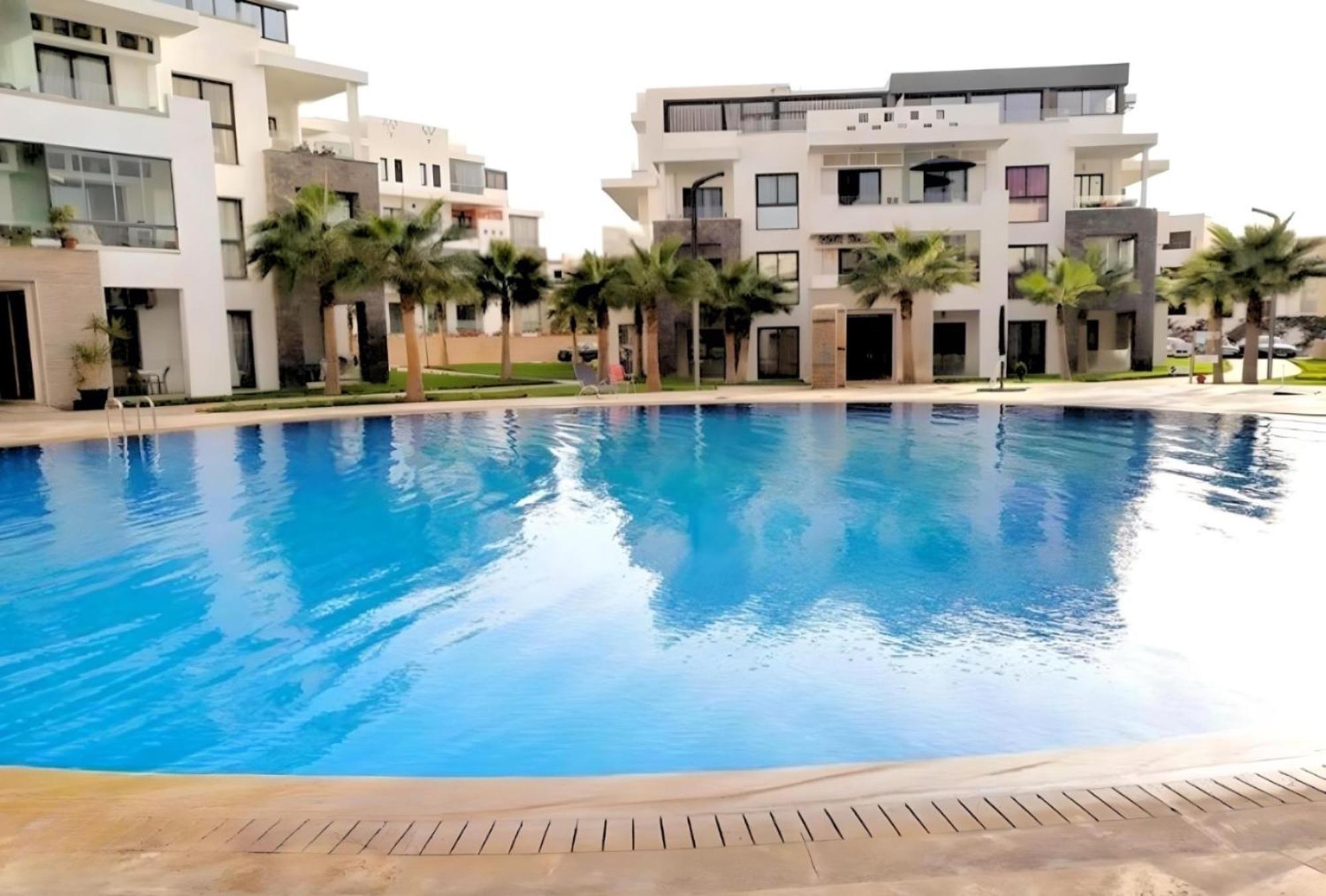 2 Bedrooms With Huge Terrace Access To The Pool Apartment