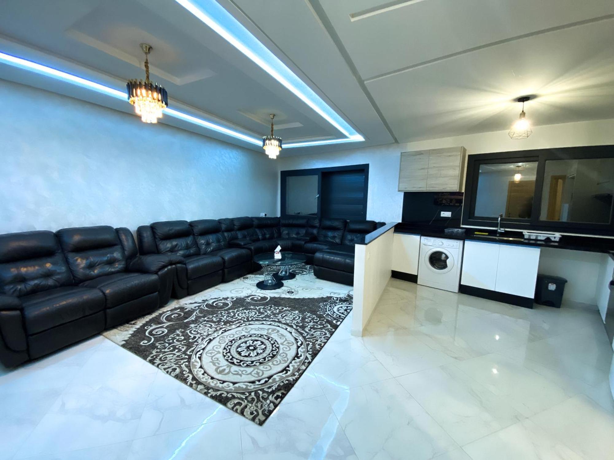 Two Bedroom Luxury Vacation City Centre Apartment *