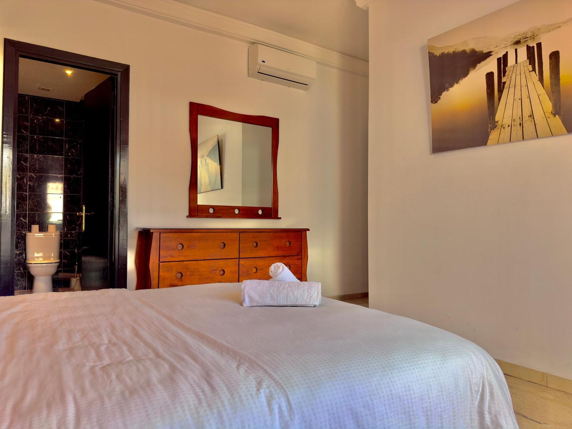 Marina Peakview Apartment
