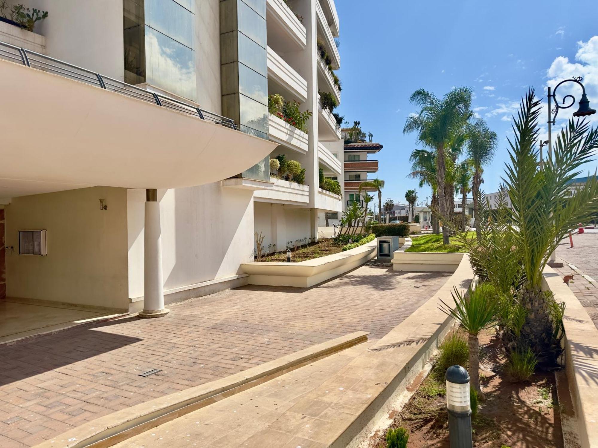 Marina Peakview Apartment *