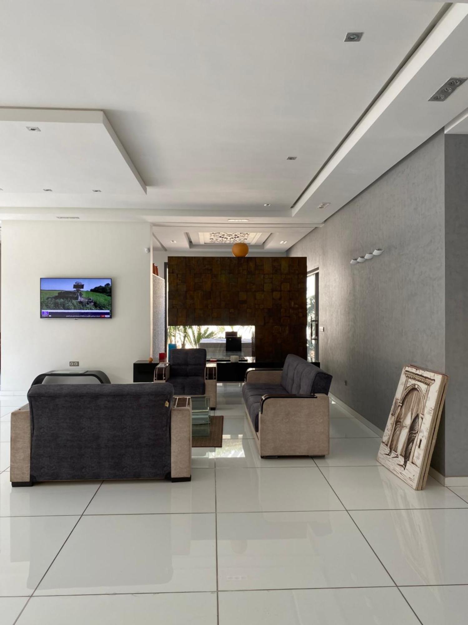 Villa Luxurious With 5 Bedrooms In *