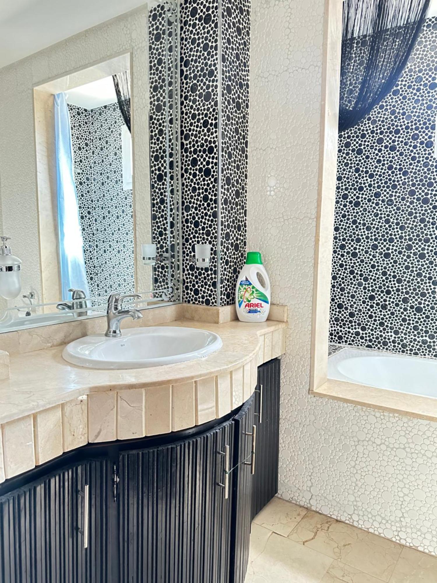 Fabulous In Marina Apartment *