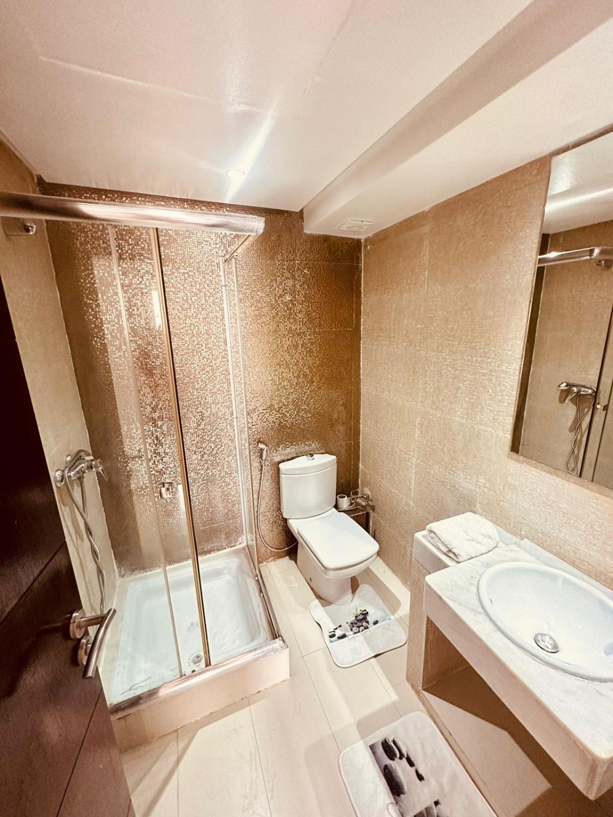 Standing Apartment *