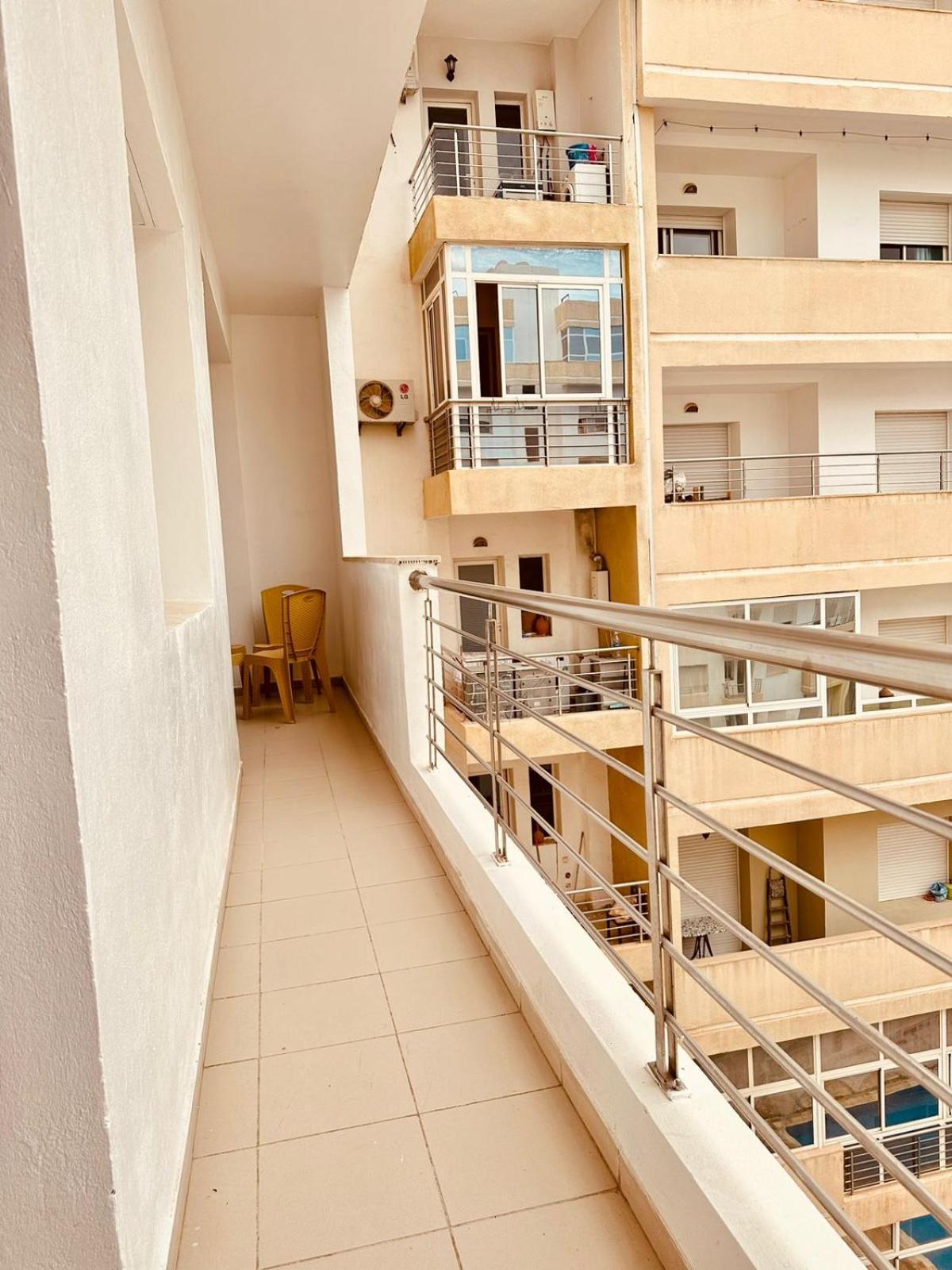 Standing Apartment *
