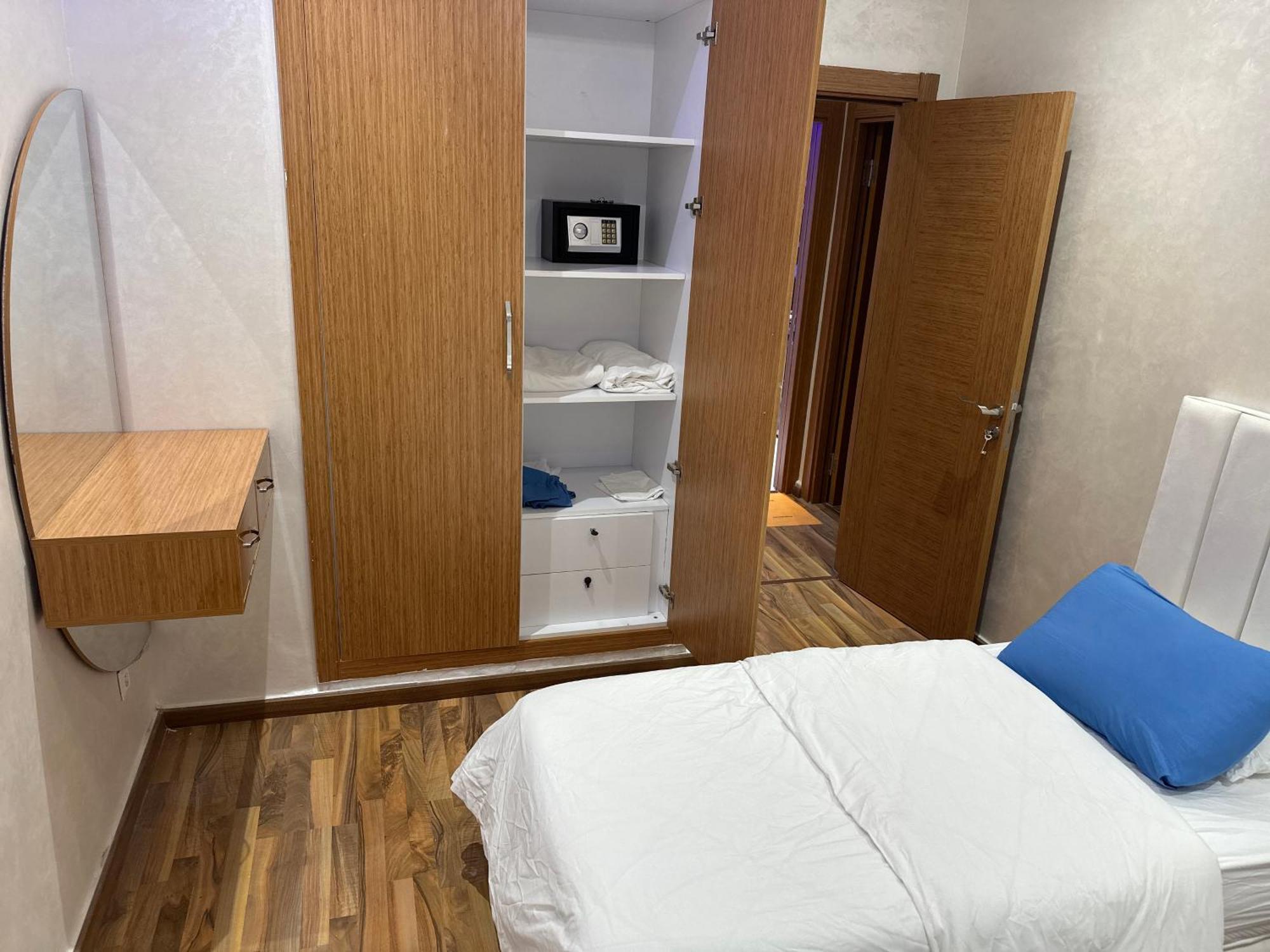 Your Ideal Pool Access Airport Service Self Check-in & Pristine Comfort Apartment