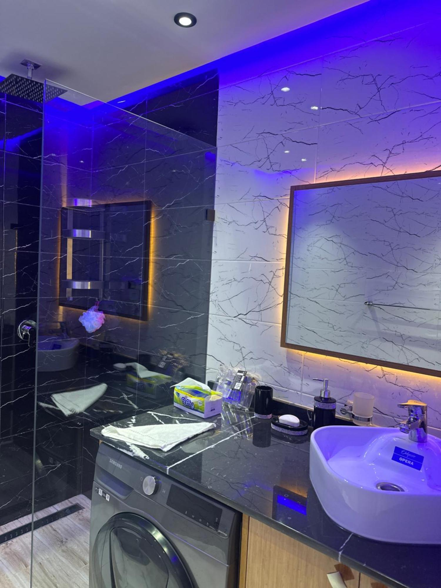 Your Ideal Pool Access Airport Service Self Check-in & Pristine Comfort Apartment