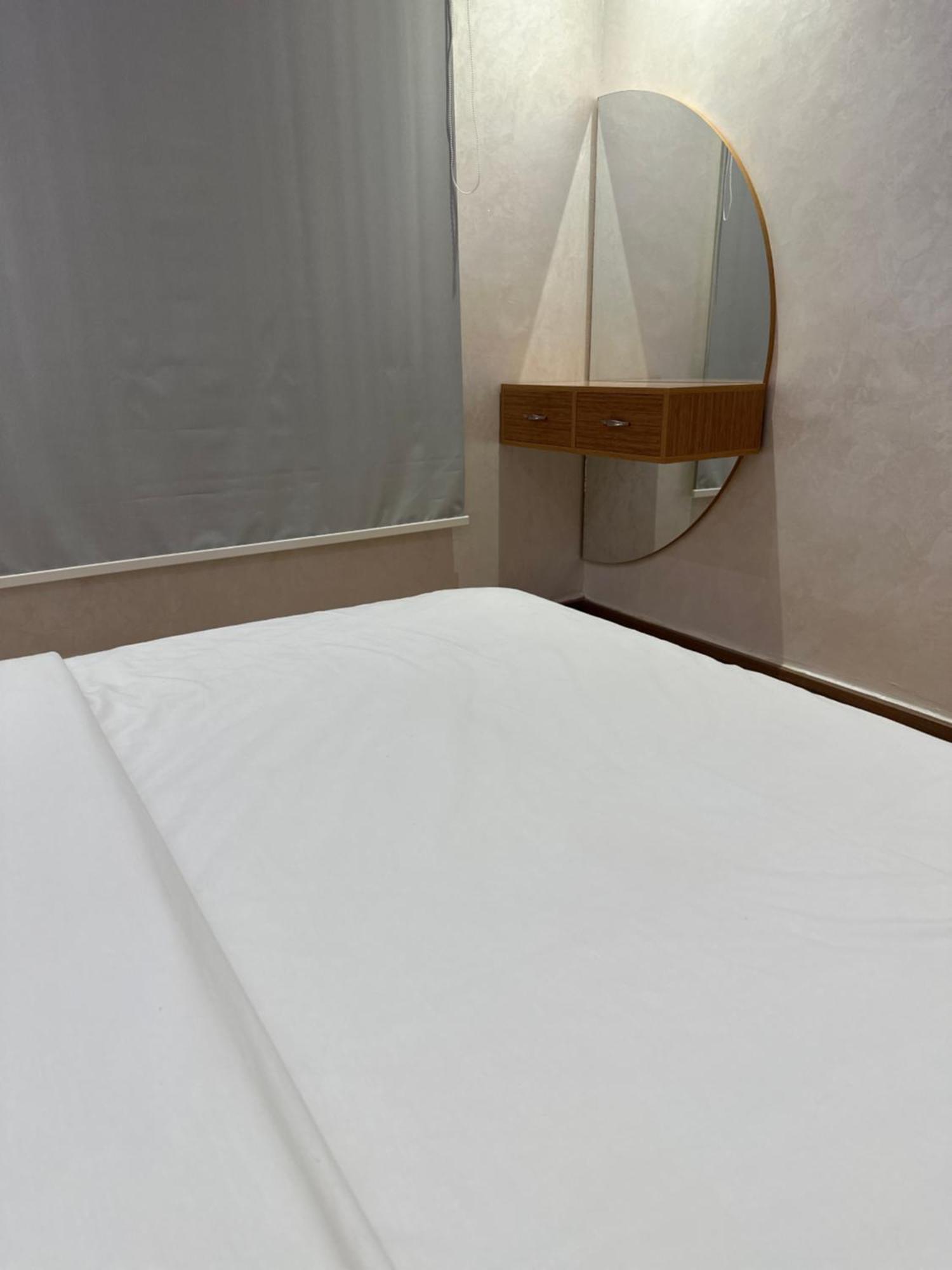 Modern Pool Service Airport Shuttle Easy Check-in Cozy Beds 7 Min From Marina Apartment *