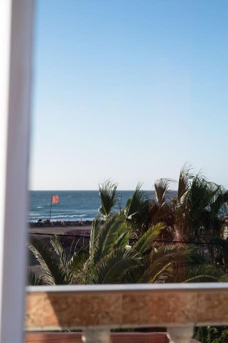 Lovers' Dream - Live Right By The Sea *