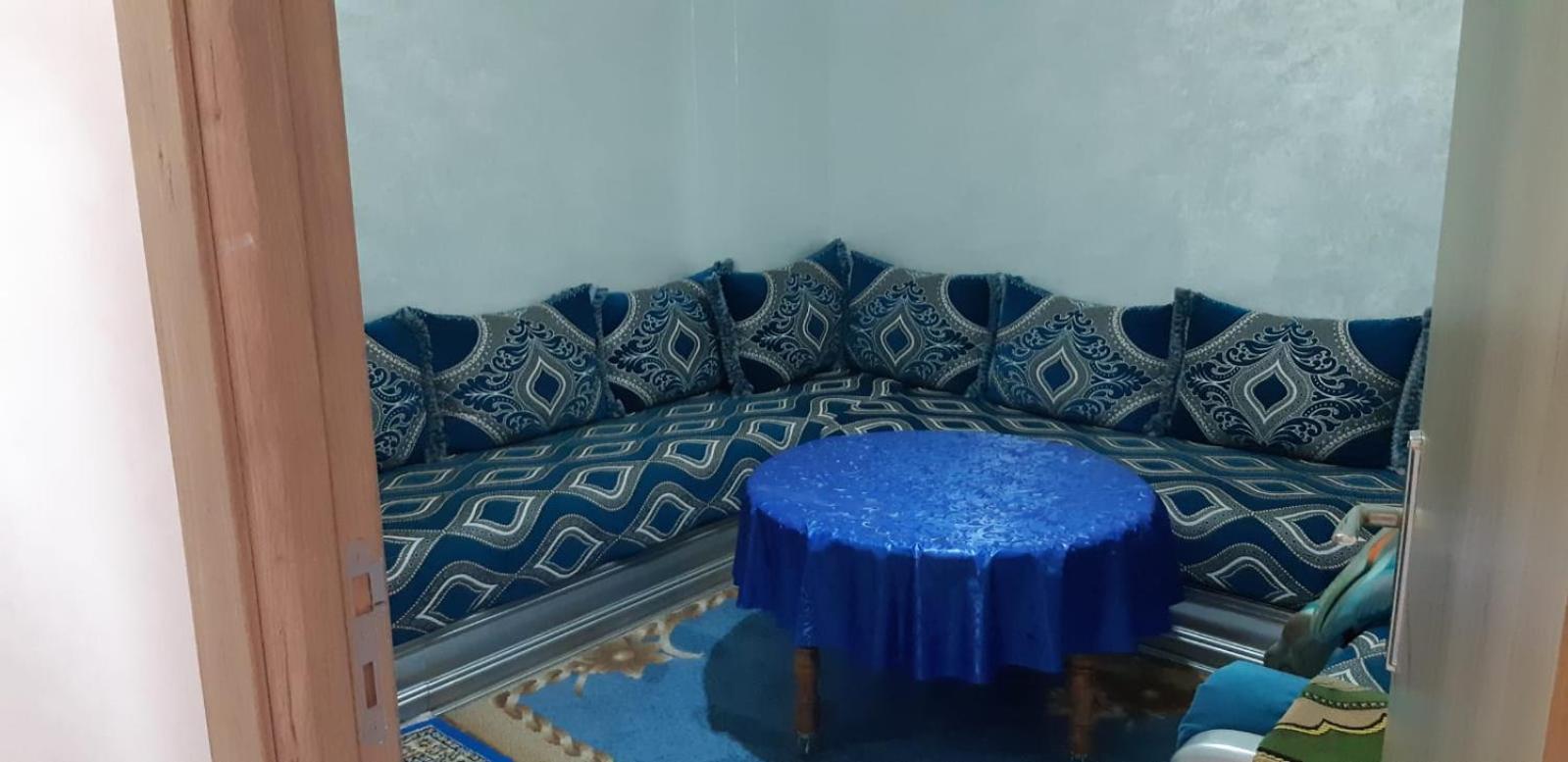 قرب البحر *