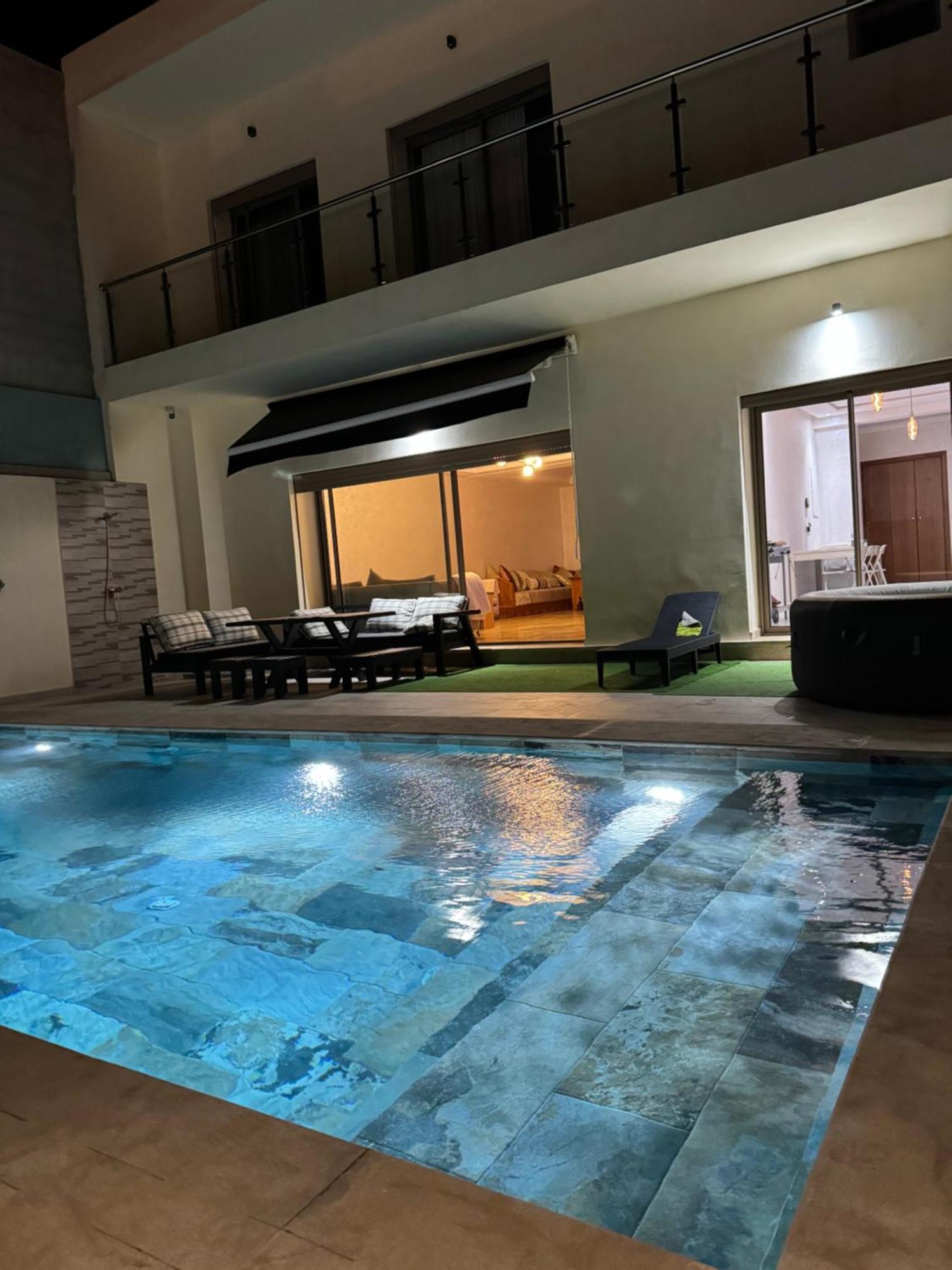 Villa De Luxe - *