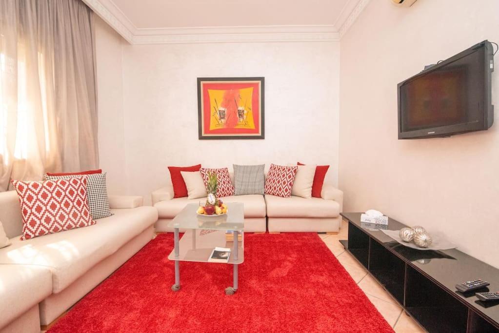 2 Mins To & Attractions Apartment