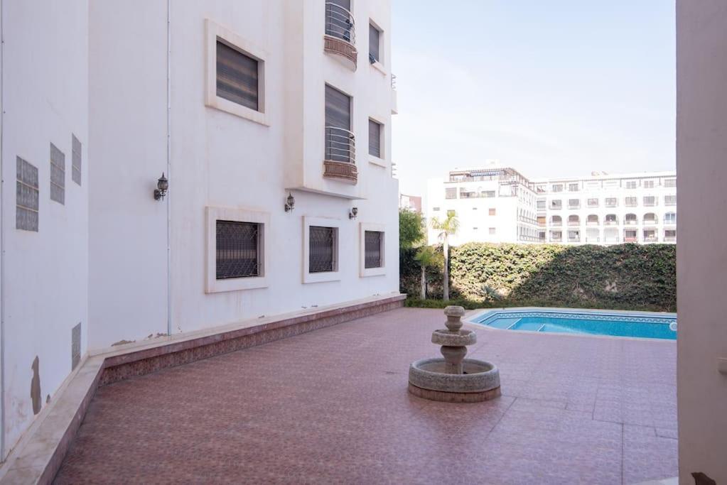 2 Mins To & Attractions Apartment