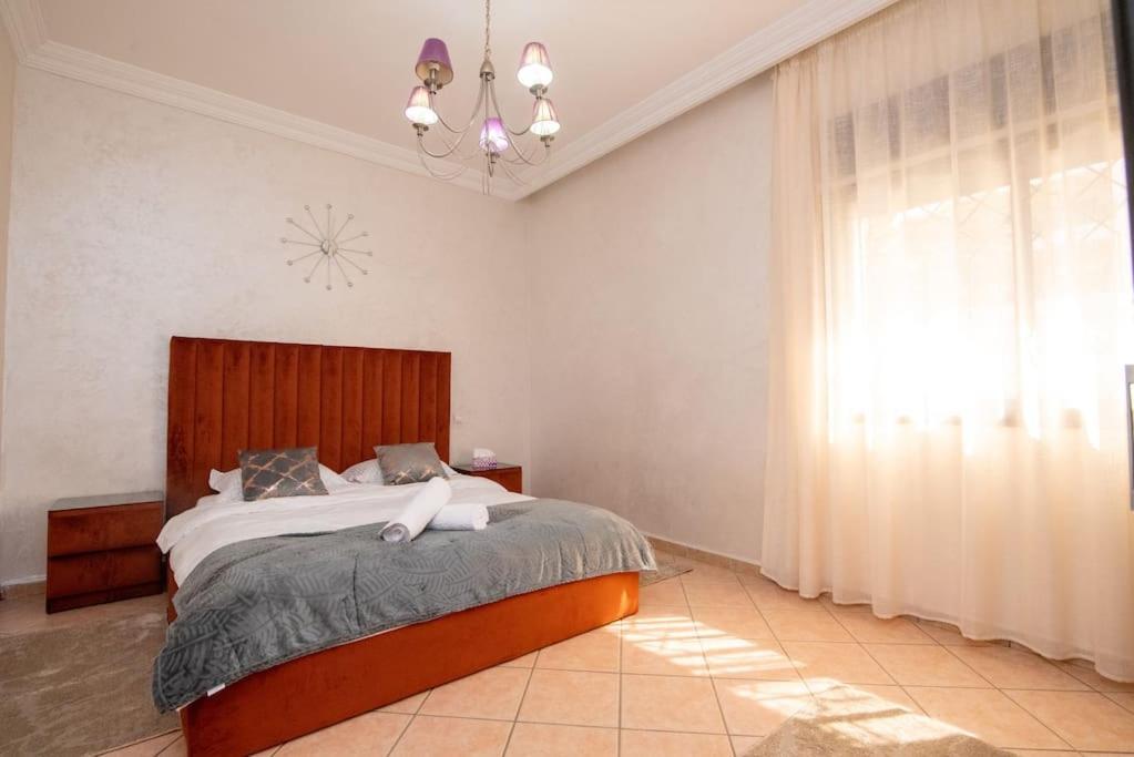 2 Mins To & Attractions Apartment *