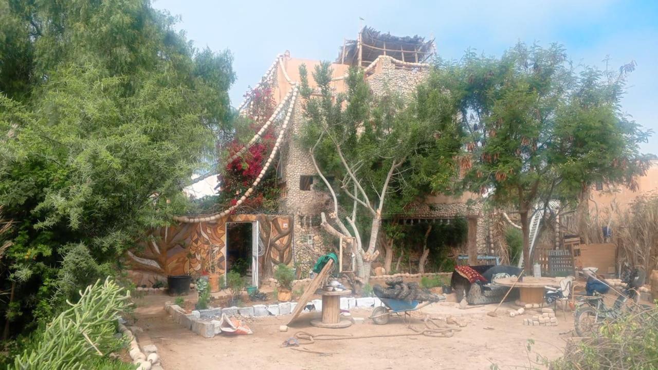 Rue Tihwarin Banana * Agadir