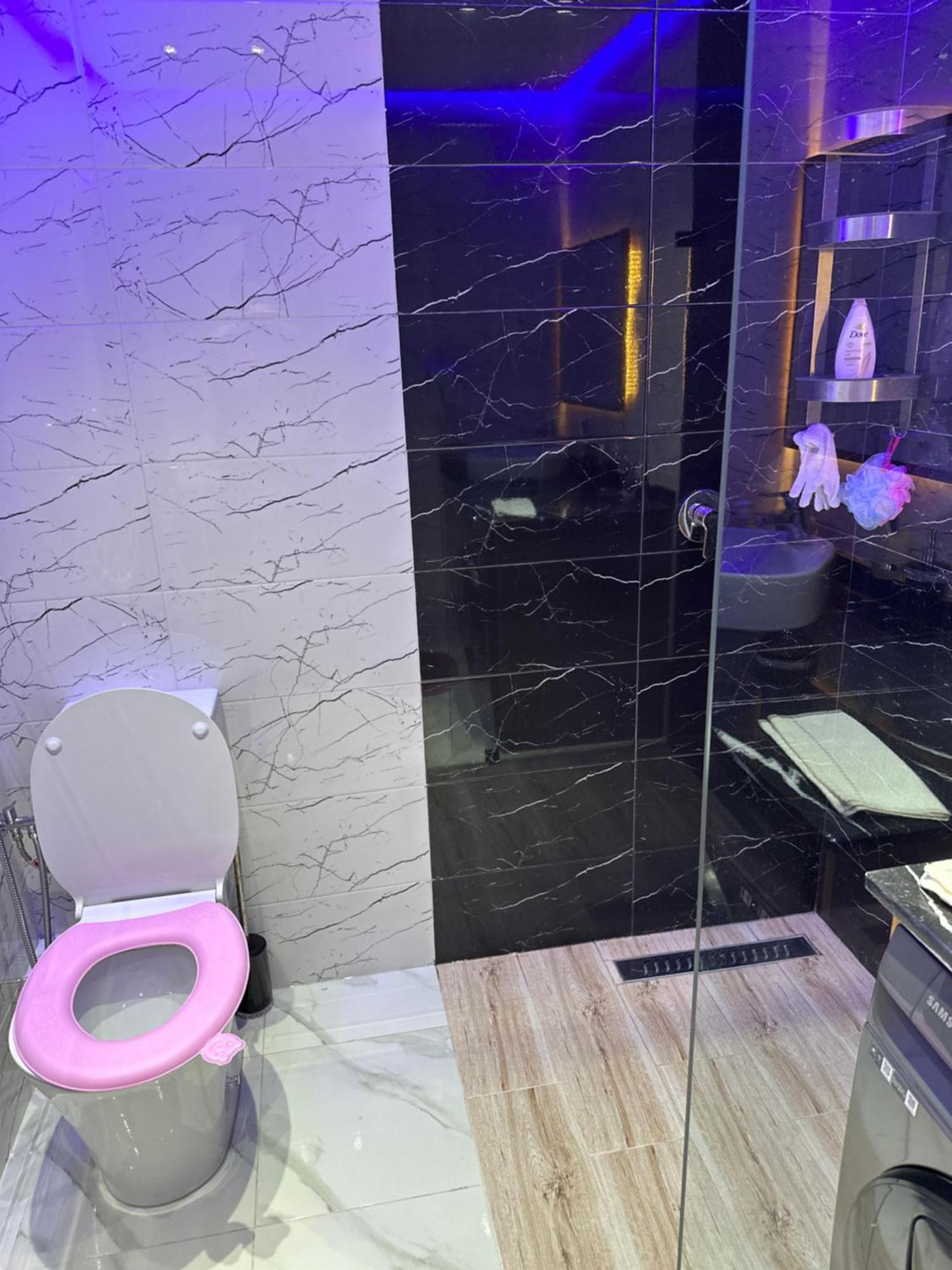 Your Ideal Pool Access Airport Service Self Check-in & Pristine Comfort Apartment *