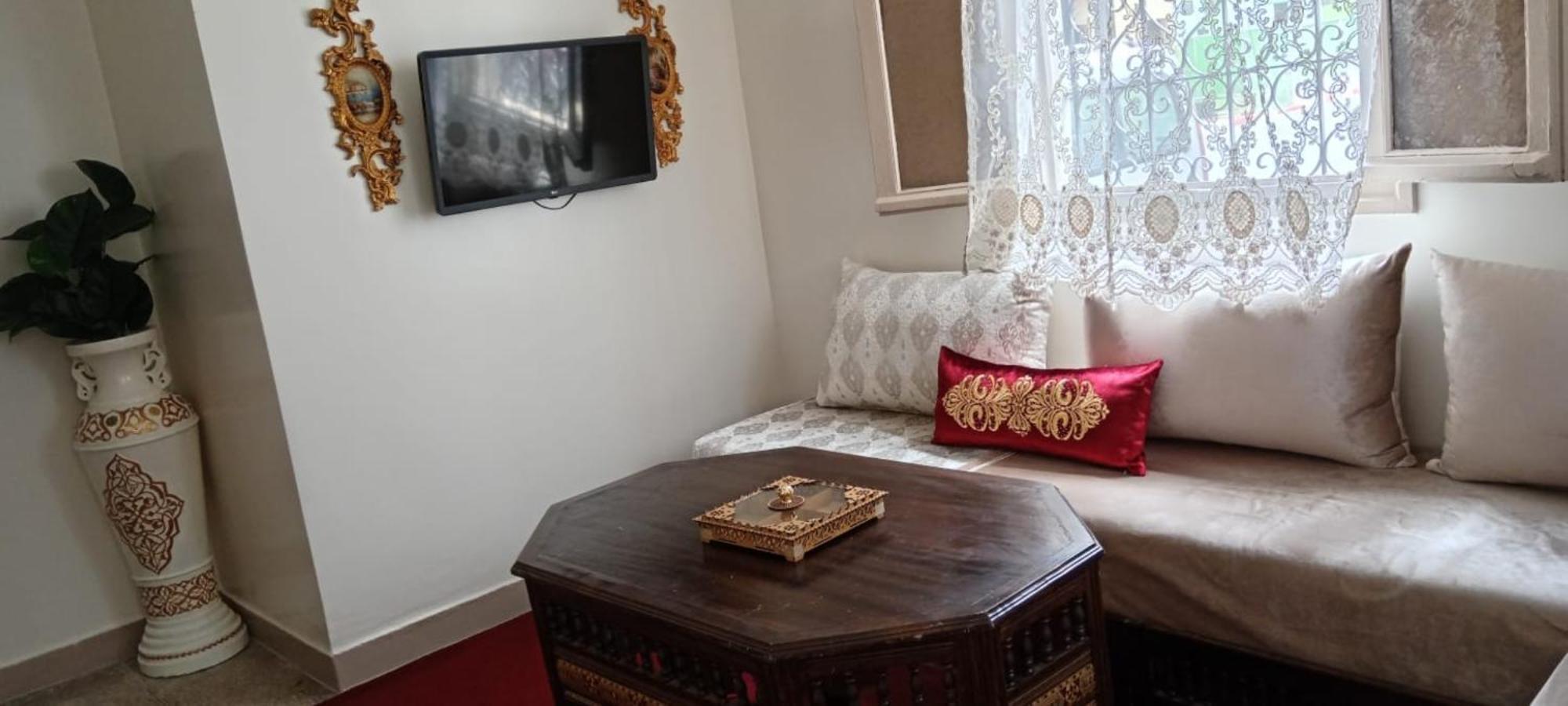 Elegant Pres Grand Bazar 