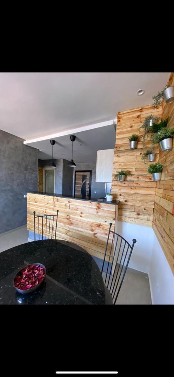Charming Islan Ac/wifi Apartment *
