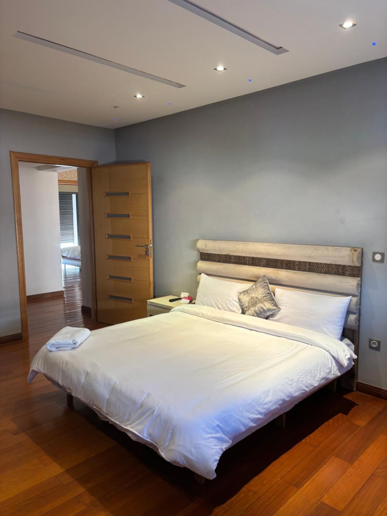 Villa Luxurious With 5 Bedrooms In