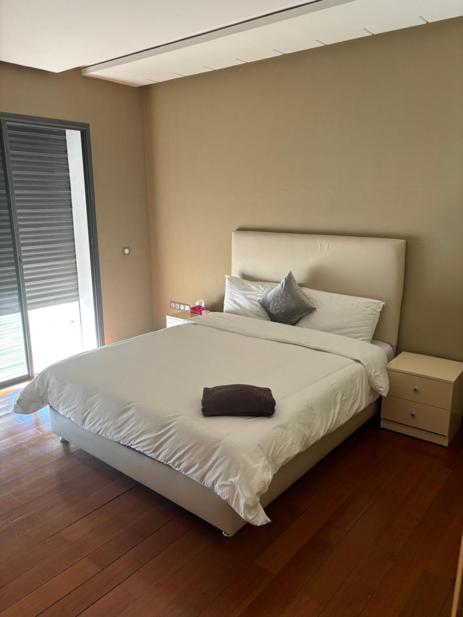 Luxurious With 5 Bedrooms In