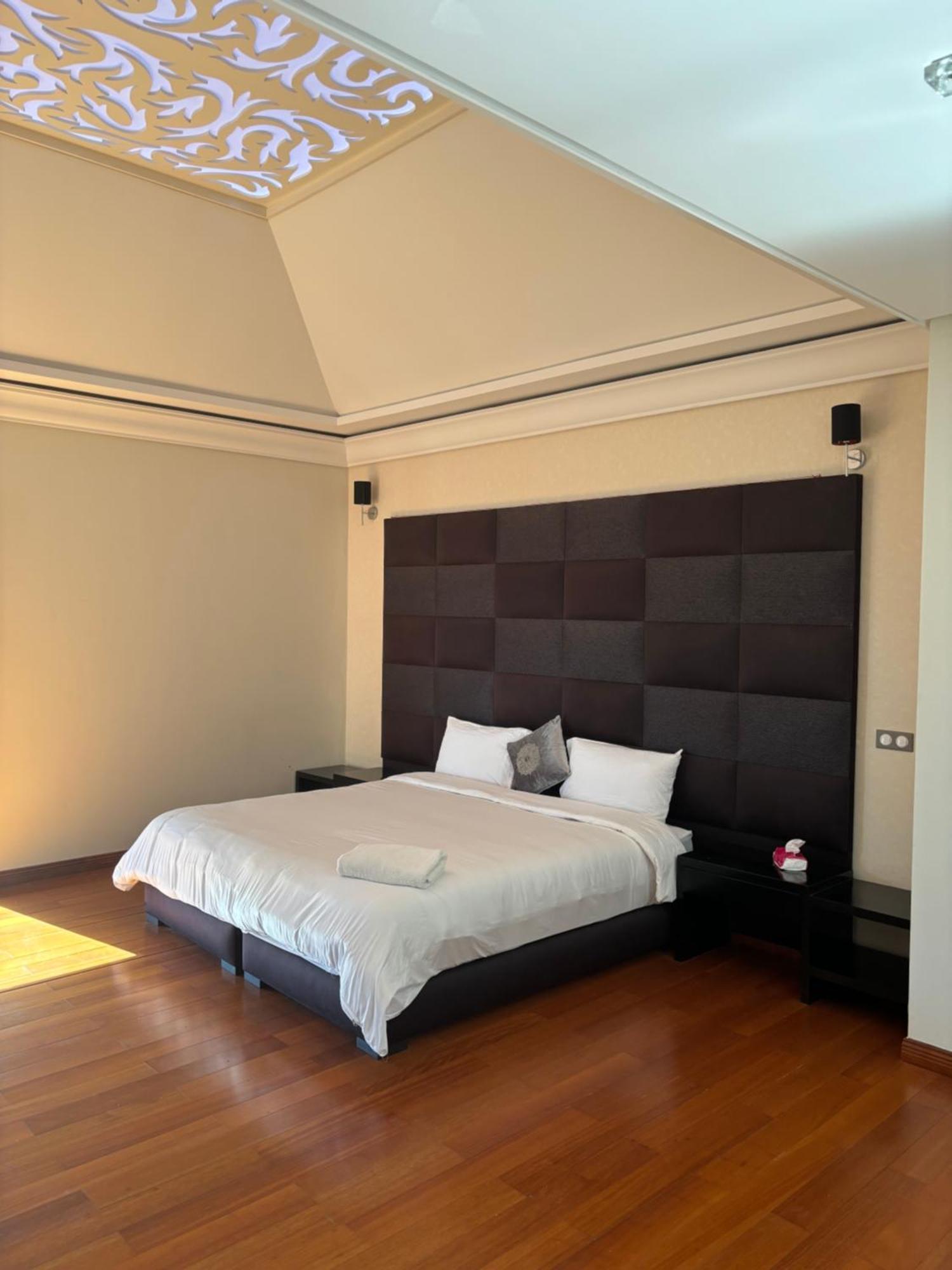 Luxurious With 5 Bedrooms In Villa Agadir