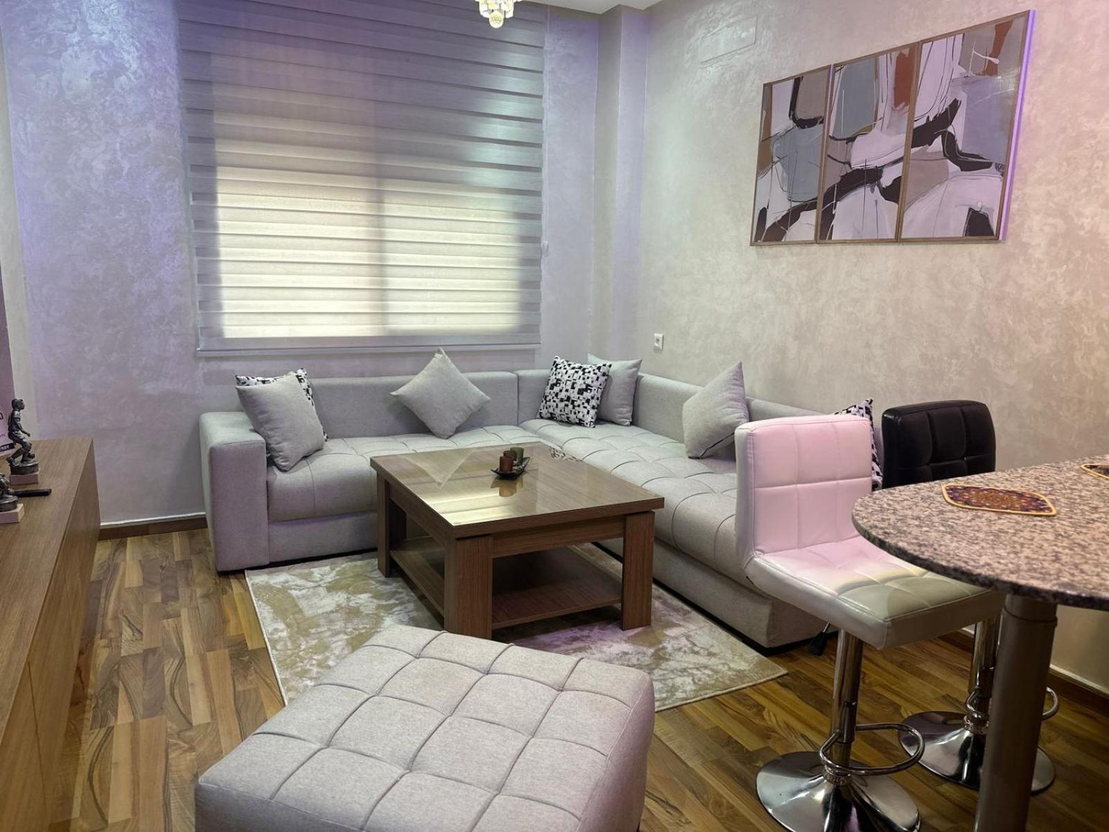 Apartment Your Ideal Pool Access Airport Service Self Check-in & Pristine Comfort *