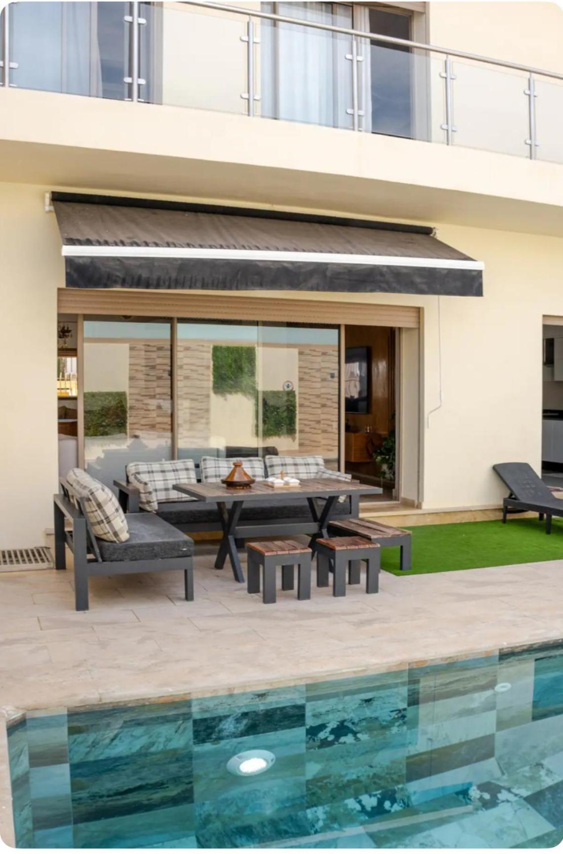 Villa De Luxe - *