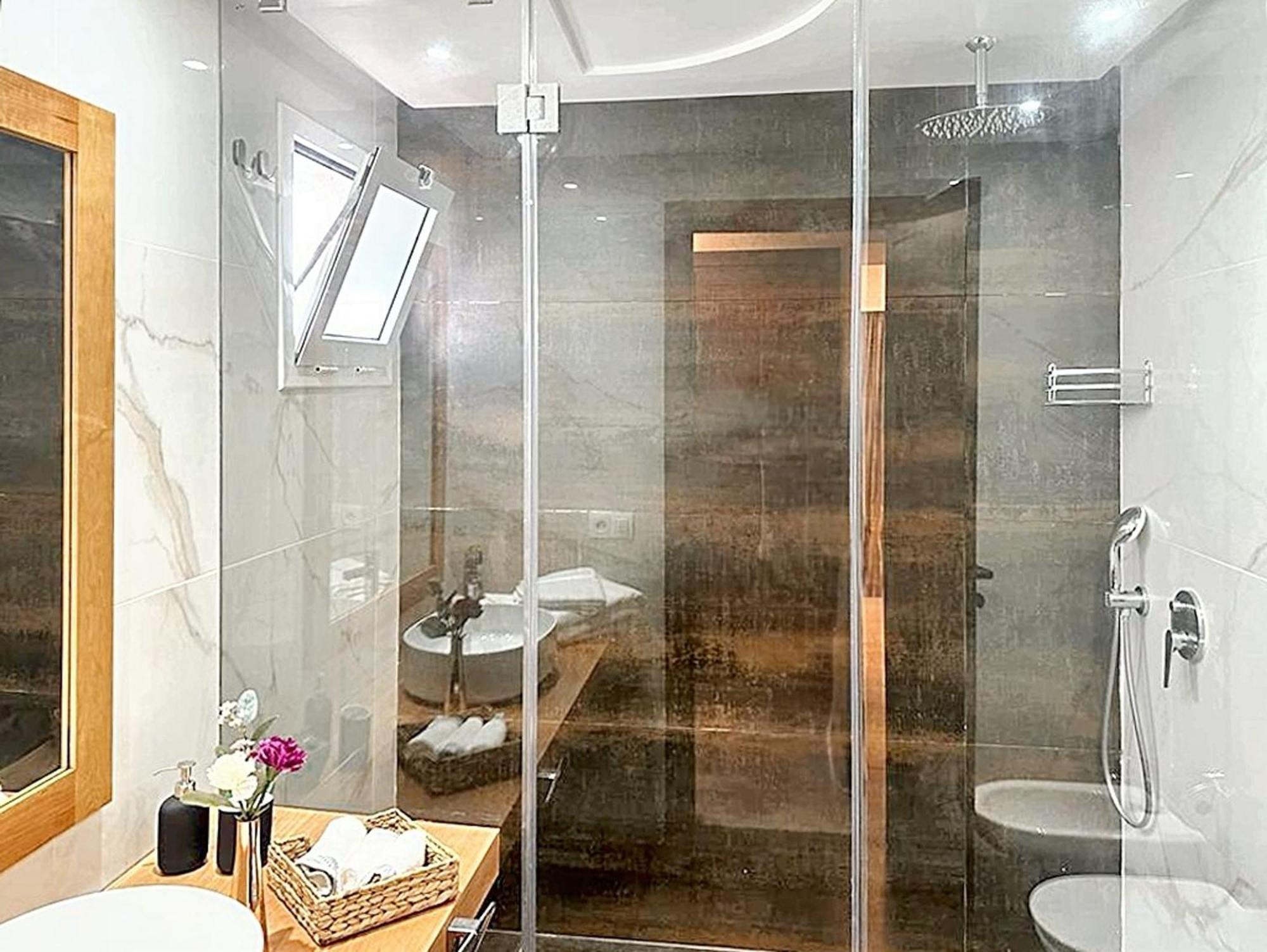 Charming With Shared Pool Apartment