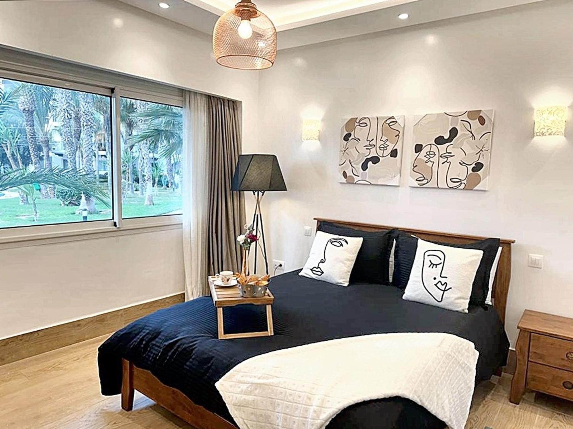 Charming With Shared Pool Apartment *