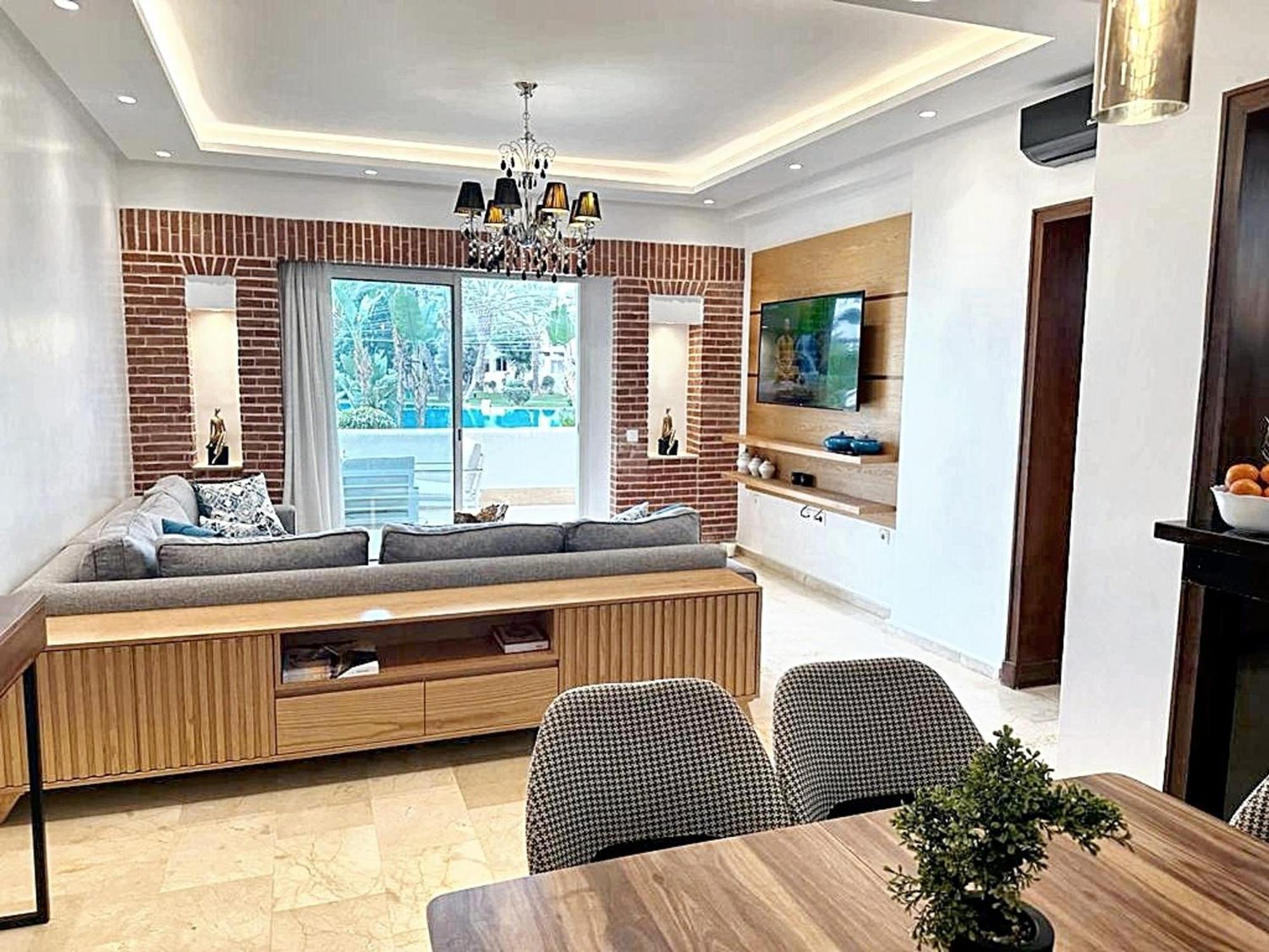 Charming With Shared Pool Apartment