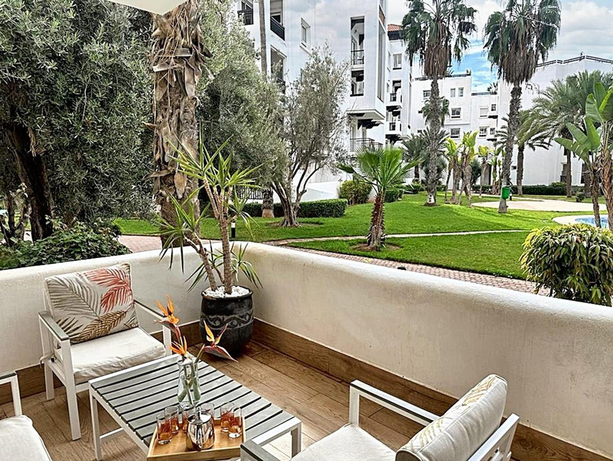 Charming With Shared Pool Apartment