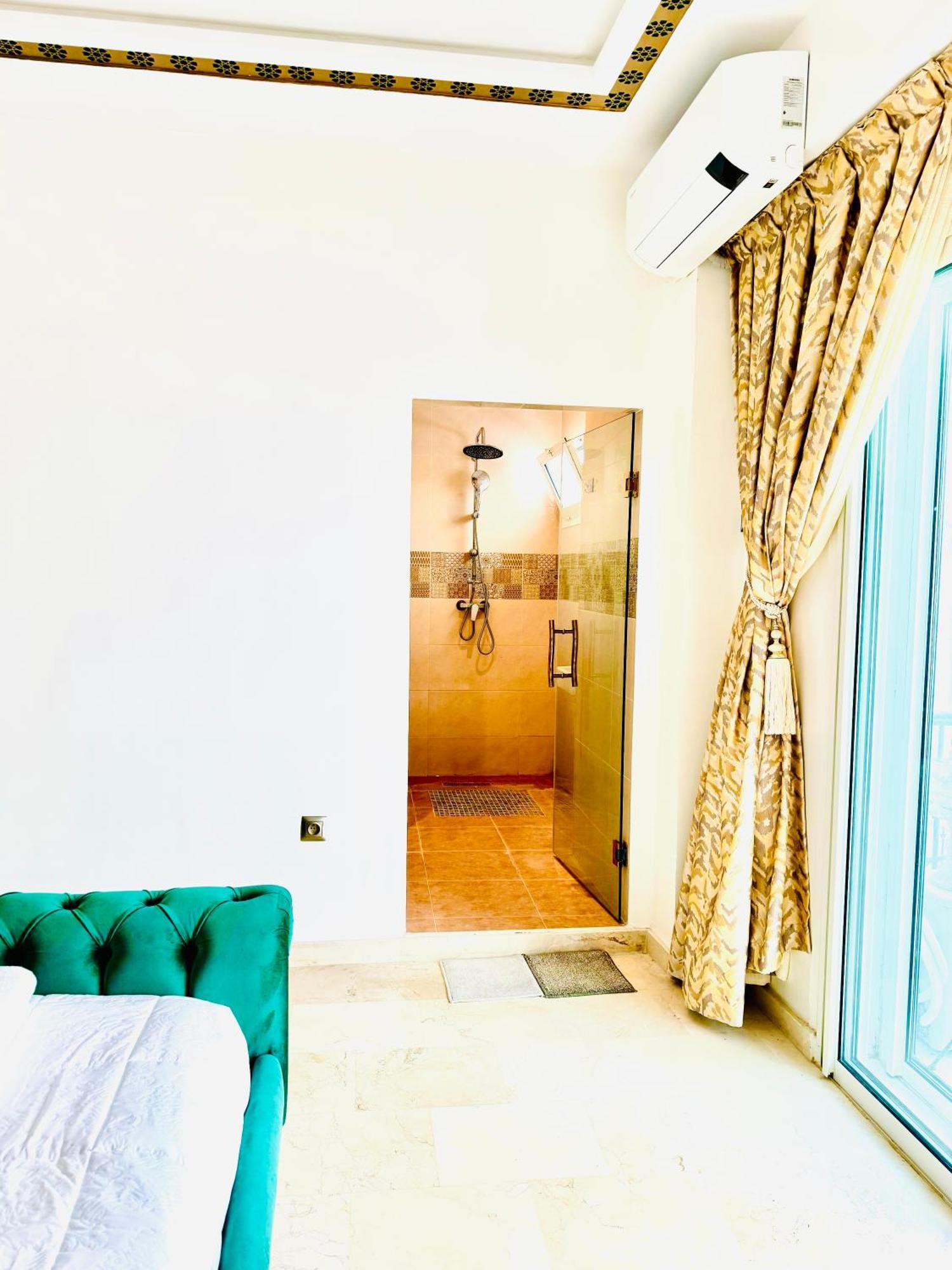 Unforgettable Views Of Marina Apartment