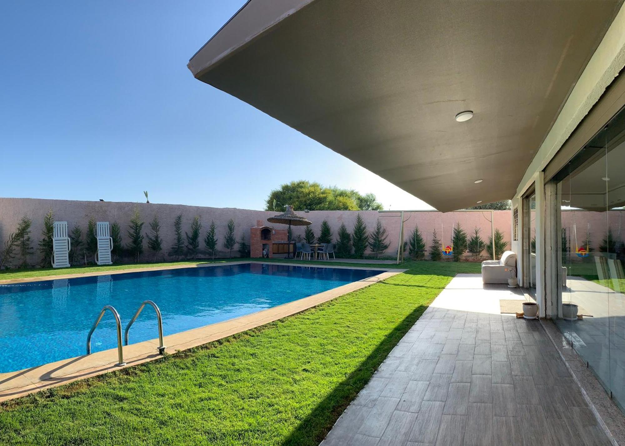 Avec Piscine A Golf Villa