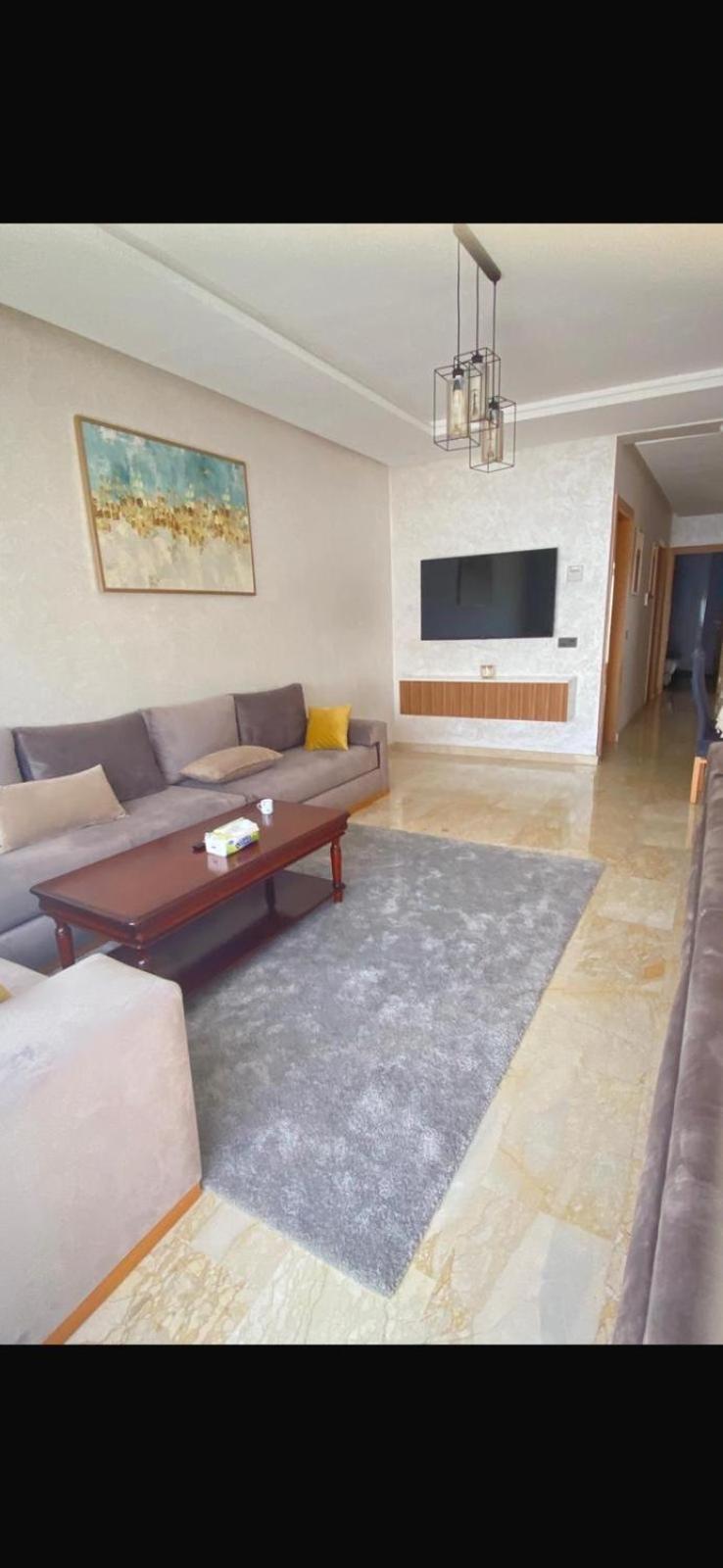 Apartment Bay *