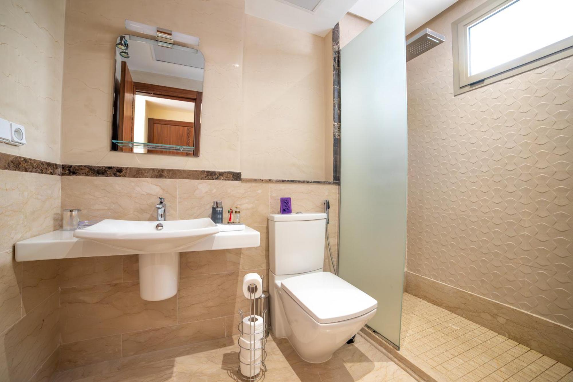 Apartment Luxury Seafront 101sqm With Wi-fi And Parking