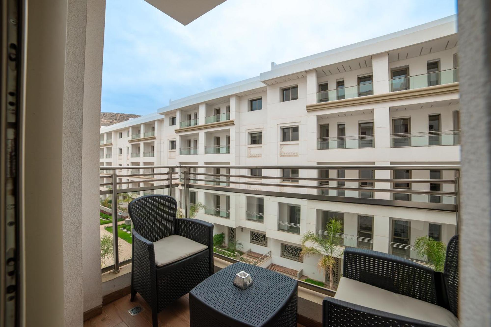Luxury Seafront 101sqm With Wi-fi And Parking Apartment