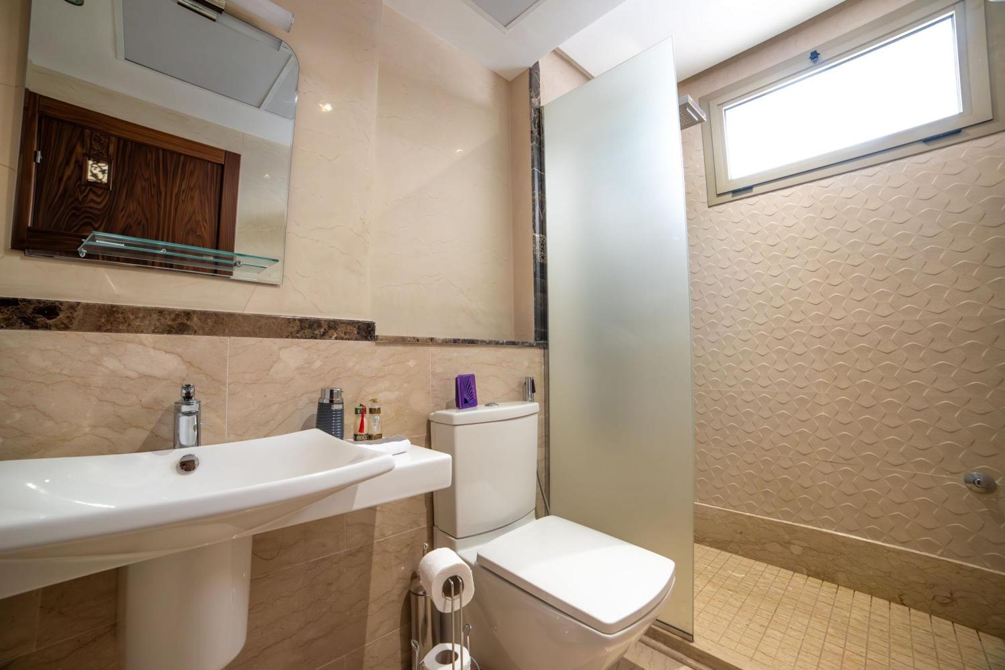 Luxury Seafront 101sqm With Wi-fi And Parking *