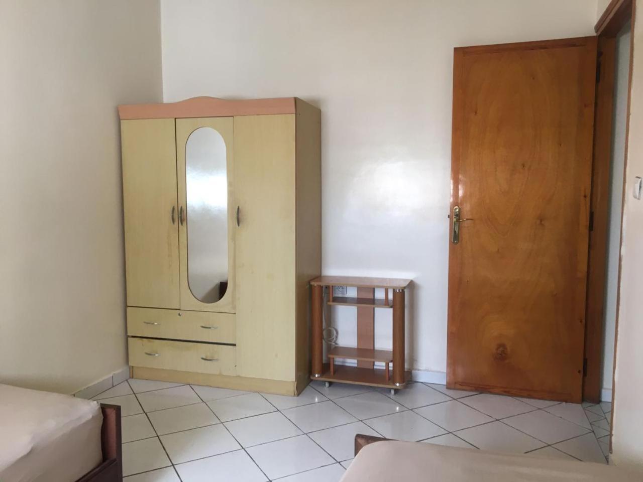Spacieux Et Bien Desservi A Apartment *