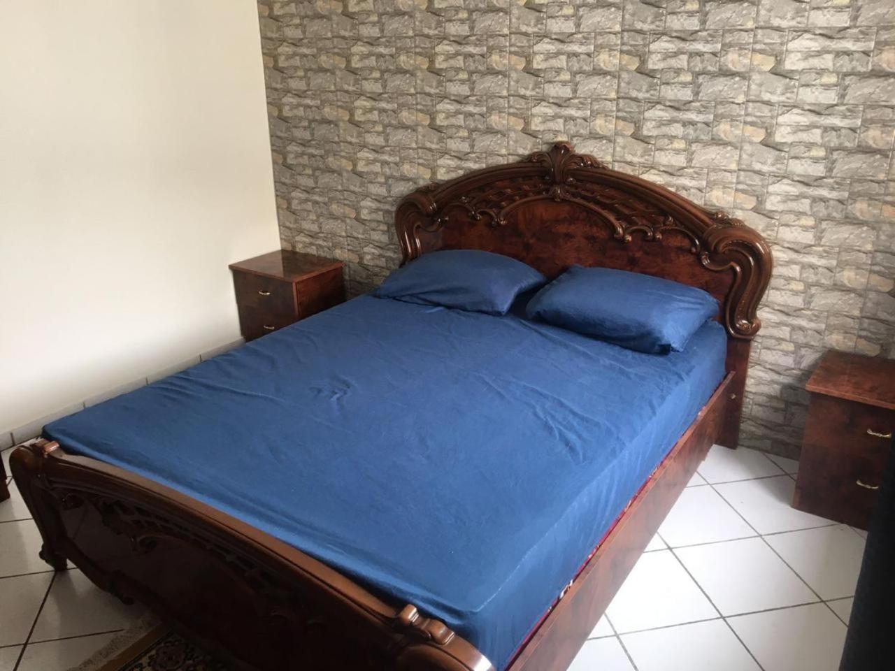 Spacieux Et Bien Desservi A Apartment *