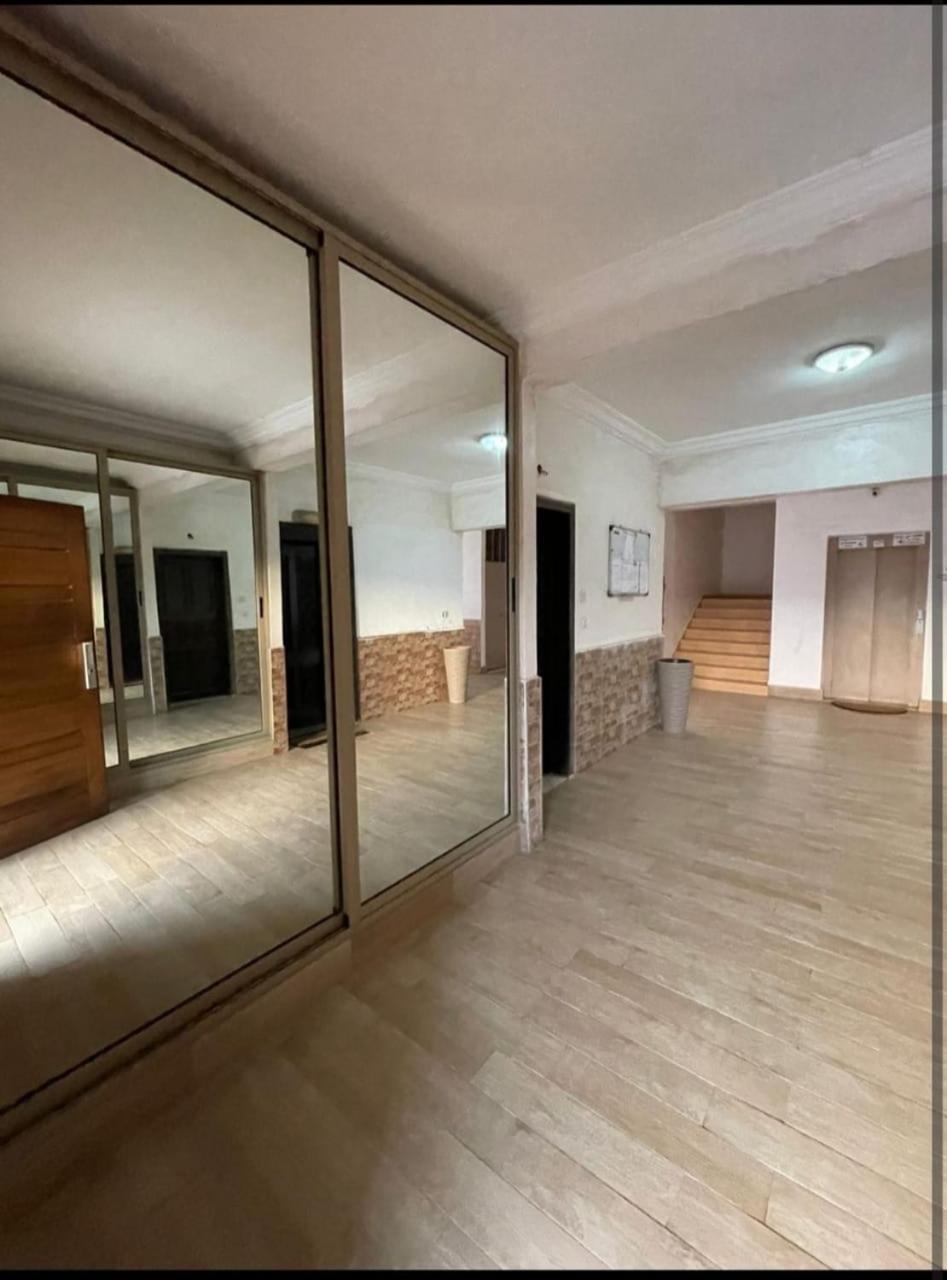 Grand 3 Et Un Grand Salon A Founty Apartment