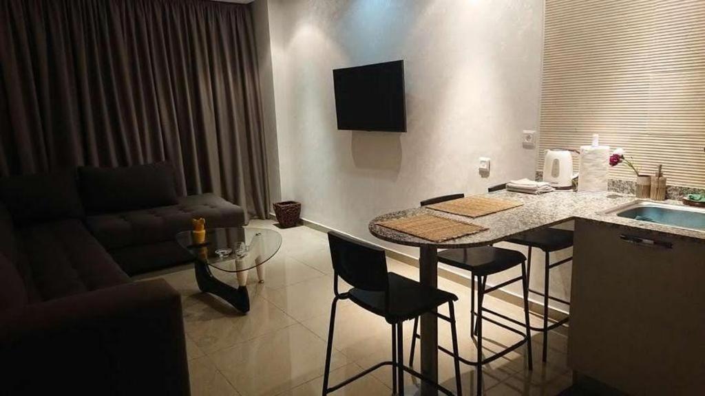 Ensoleille Avec 2 Balcons Vu Piscine Apartment