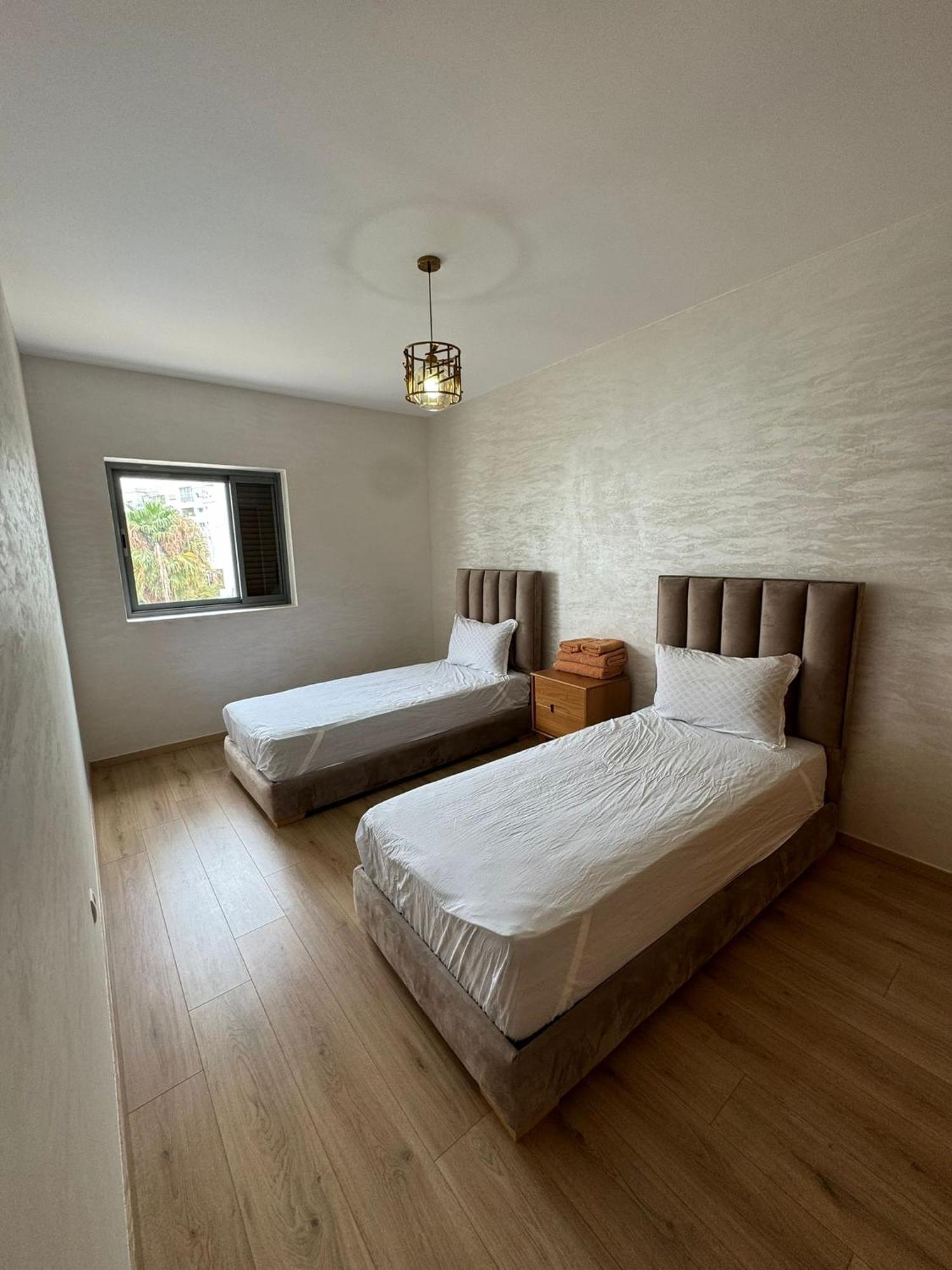 Standing Iken Parc Founty Apartment