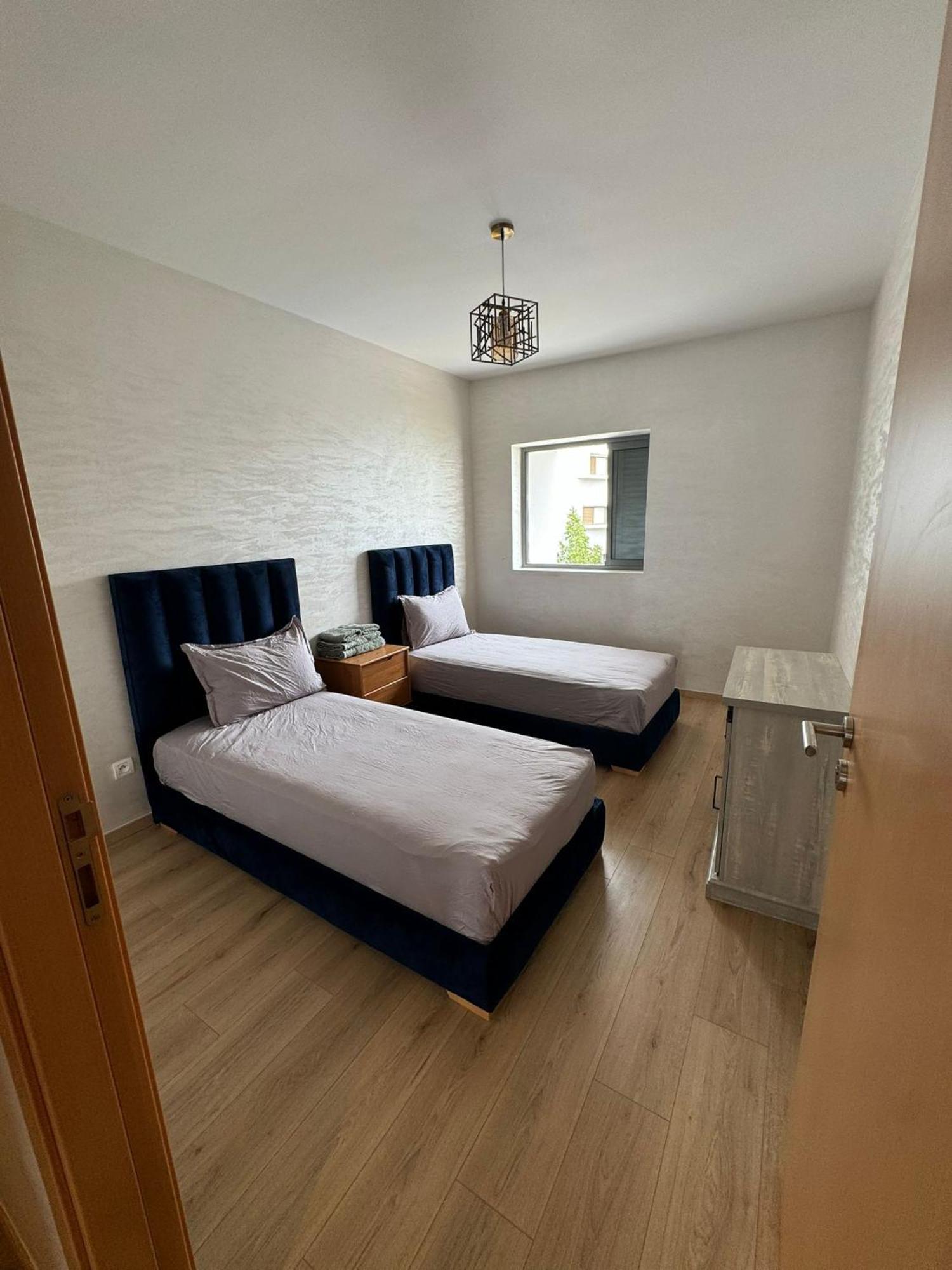 Standing Iken Parc Founty Apartment *