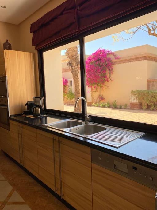 Luxueuse Proche Et Taroudant Pour 6 Pers Piscine Privee Sans Vis A Vis