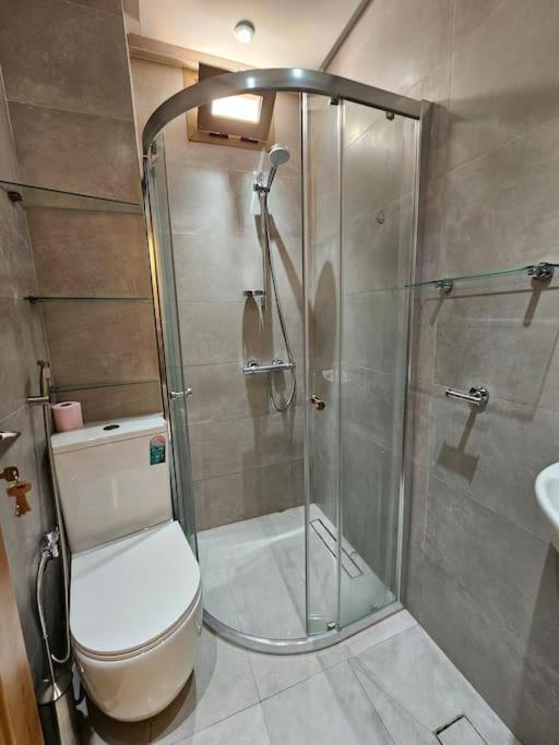 Luxurious 2 Bedroom Rustic Apartment