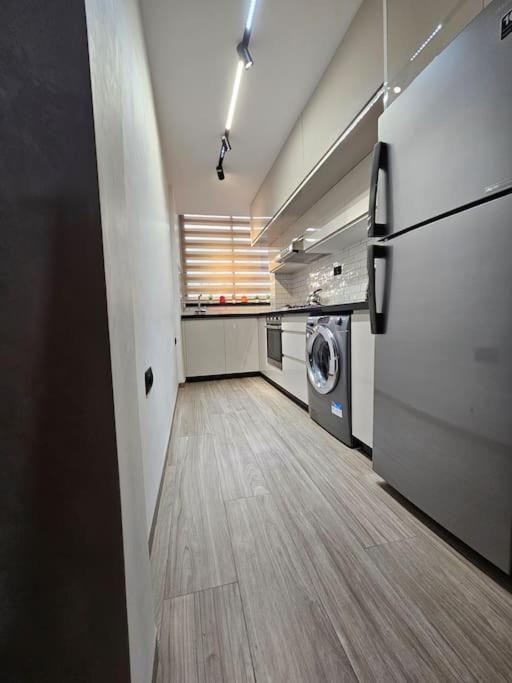 Luxurious 2 Bedroom Rustic Apartment *