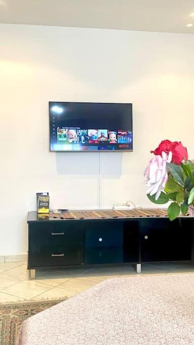 Apartment Bel Au Centre Ville, Internet Fibre, Netflix, Canal Plus, Chaines Internationales Agadir
