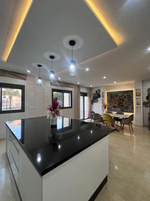 Villa Pergola Enormes Avec Piscine & Parking