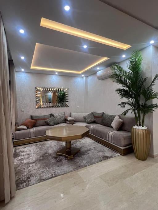 Pergola Enormes Avec Piscine & Parking Villa