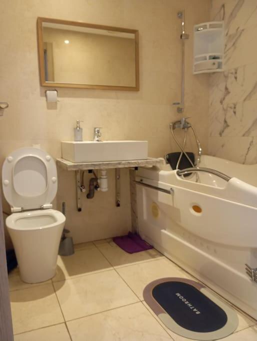 Apartment Jolie Garconniere Avec Piscine *